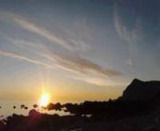 English (Italiano segue sotto).nThis is a about one hour time-lapse at 71° north in Norway, at Cape Nordkinn. It shows the slow pace of the sun setting down in mid-August, short after the midninght sun period ended. You will notice that the sun runs much eastward and much less downward. In mid to low latitudes it would look rather differently.nSingle pictures were shot with a smartphone (thanks to a time-laps shareware App), connected to a PNY BD5200 5200mAh battery pack, standing on a tripod.