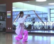 Mandy Fan (Fan Manyun 范嫚紜) is one of the world’s leadingnTaiji champions. Taijiquan, within the modern sport of Wushu includes nandu (difficulties 难度) which are extreme skills, akin to the sorts of requirements used in gymnastic competitions. Made more challenging, as well as easier to judge, the Taiji divisions within Modern Wushu are one of the most difficult. A Taiji competitor must transition smoothly between extremes – from slow soft movements to explosive flying kicks. In som