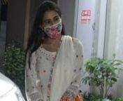 Sara Ali Khan is already giving you the Diwali Feels in her trademark salwar-suit with dupatta look as she comes out of Aanand L Rai’s office. Do not miss the colourful &#39;potli&#39; bag she carries! Huma Qureshi, too, made a visit to the director’s office. Sussanne Khan snapped on one of her usual routines to a salon at Juhu. Sara’s love for ethnic wear, by now, is known to all. Also, no one aces the Indian wear as she does. From handbags, bindi to juttis, the young powerhouse of talent sure kn