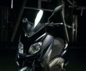 Vídeo del nuevo scooter de Yamaha, el XMAX 125, un revolucionario de las dos ruedas que en su nueva singladura aporta diseño, elegancia y facilidad de conducción.