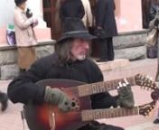 拍摄时间2009年4月4日n记录：阮晨海nn地点：莫斯科阿尔巴特大街n阿尔巴特大街上有很多的街头艺人，有莫斯科民俗的表演，也有现代风格的小提琴、民谣吉他的演奏。但只有他的音乐吸引我停下脚步静静聆听。尽管在着急赶回国的航班，但我还是拿出DV，完整地记录下了这首曲子。遗憾的是，由于太过匆忙没有顾上买下他脚边的CD。我想如果再到莫斯科，我一定会去看看他是不