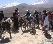 WALTER PONCE DEL CASTILLO, muestra el primer Campeonato de Down Hill en las faldas del Volcán Chachacni. Donce participaron ciclistas del sur del Perú y el extranjero.