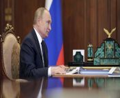 Russian President Vladimir Putin will arrive in New Delhi on Monday afternoon for the first 2+2 Dialogue at the India-Russia annual summit. &#60;br/&#62; &#60;br/&#62;Meanwhile, India&#39;s tally of Omicron variant cases rose to 21 on Sunday after Delhi and Rajasthan reported their first cases and Maharashtra added seven more.  &#60;br/&#62; &#60;br/&#62;Watch the video for the Monday morning headlines. 