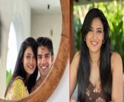 Shweta Tiwari grabbed many eyeballs as she cosily posed for a mirror selfie with her co-star, Varun Kasturia. Here&#39;s how the netizens reacted.Watch Out &#60;br/&#62; &#60;br/&#62;#ShwetaTiwari #ShwetaTiwariTroll #ShwetaLatestPictures