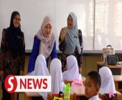 The Education Ministry is committed to acknowledging the existence of vernacular schools and supporting them, says its Minister Fadhlina Sidek. &#60;br/&#62;&#60;br/&#62;She added that the ministry will continue to uphold and stand by the Education Act 1996 which recognises the establishment of such schools.&#60;br/&#62;&#60;br/&#62;Read more at https://shorturl.at/aptK0&#60;br/&#62;&#60;br/&#62;WATCH MORE: https://thestartv.com/c/news&#60;br/&#62;SUBSCRIBE: https://cutt.ly/TheStar&#60;br/&#62;LIKE: https://fb.com/TheStarOnline