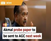 Umno Youth chief Dr Akmal Saleh was questioned by Sabah police for four hours yesterday.&#60;br/&#62;&#60;br/&#62;&#60;br/&#62;Read More: https://www.freemalaysiatoday.com/category/nation/2024/04/06/probe-paper-on-akmal-to-be-sent-to-agc-next-week/&#60;br/&#62;&#60;br/&#62;Laporan Lanjut: https://www.freemalaysiatoday.com/category/bahasa/tempatan/2024/04/06/kertas-siasatan-akmal-dirujuk-ke-agc-minggu-depan-kata-kpn/&#60;br/&#62;&#60;br/&#62;Free Malaysia Today is an independent, bi-lingual news portal with a focus on Malaysian current affairs.&#60;br/&#62;&#60;br/&#62;Subscribe to our channel - http://bit.ly/2Qo08ry&#60;br/&#62;------------------------------------------------------------------------------------------------------------------------------------------------------&#60;br/&#62;Check us out at https://www.freemalaysiatoday.com&#60;br/&#62;Follow FMT on Facebook: https://bit.ly/49JJoo5&#60;br/&#62;Follow FMT on Dailymotion: https://bit.ly/2WGITHM&#60;br/&#62;Follow FMT on X: https://bit.ly/48zARSW &#60;br/&#62;Follow FMT on Instagram: https://bit.ly/48Cq76h&#60;br/&#62;Follow FMT on TikTok : https://bit.ly/3uKuQFp&#60;br/&#62;Follow FMT Berita on TikTok: https://bit.ly/48vpnQG &#60;br/&#62;Follow FMT Telegram - https://bit.ly/42VyzMX&#60;br/&#62;Follow FMT LinkedIn - https://bit.ly/42YytEb&#60;br/&#62;Follow FMT Lifestyle on Instagram: https://bit.ly/42WrsUj&#60;br/&#62;Follow FMT on WhatsApp: https://bit.ly/49GMbxW &#60;br/&#62;------------------------------------------------------------------------------------------------------------------------------------------------------&#60;br/&#62;Download FMT News App:&#60;br/&#62;Google Play – http://bit.ly/2YSuV46&#60;br/&#62;App Store – https://apple.co/2HNH7gZ&#60;br/&#62;Huawei AppGallery - https://bit.ly/2D2OpNP&#60;br/&#62;&#60;br/&#62;#FMTNews #ProbePaper #RazarudinHusain #DrAkmalSaleh #AGC