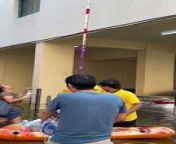 Sharjah floods: volunteers deliver in high rise using ropes from p rise