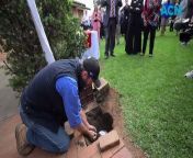 Tamworth&#39;s Carinya Christian School unearthed a time capsule, buried in 2004, as part of the school&#39;s 40th anniversary events. Video by Gareth Gardner, May 1, 2024.