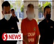 A company director has been remanded over suspicions of giving a RM13,000 bribe to an engineer in return for contracts with a department in Penang.&#60;br/&#62;&#60;br/&#62;The suspect, who is in his 50s, was arrested by the Penang Malaysian Anti-Corruption Commission officials at 3am on Friday (Feb 16) to assist in investigations.&#60;br/&#62;&#60;br/&#62;The engineer in question has also been remanded, over claims of accepting bribes from a contractor sometime in 2022. &#60;br/&#62;&#60;br/&#62;Read more at http://rb.gy/q4w5ln &#60;br/&#62;&#60;br/&#62;WATCH MORE: https://thestartv.com/c/news&#60;br/&#62;SUBSCRIBE: https://cutt.ly/TheStar&#60;br/&#62;LIKE: https://fb.com/TheStarOnline