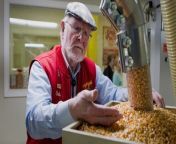 Bob Moore, founder of the Bob’s Red Mill brand known for its whole grain products and benevolence toward employees, died on Saturday at 94.