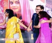 Missing Ladies screening: Aamir Khan and Kiran Rao pose together;Ira Khan-Nupur Shikhare, Sunny Deol and others arrive in style;Watch&#60;br/&#62;&#60;br/&#62;About Last Night: Sunny Deol At Aamir Khan, Kiran Rao&#39;s Laapataa Ladies.&#60;br/&#62;Salman Khan brings his swag to Kiran Rao and Aamir Khan&#39;s Laapataa.&#60;br/&#62;Sunny Deol, Salman Khan, Kajol attend screening of Aamir Khan&#39;s Laapataa.&#60;br/&#62;Kajol, Karan Johar, Sunny Deol, Ira Khan-Nupur Shikhare At Kiran Rao&#39;s .&#60;br/&#62;Aamir Khan clicks selfies with fans at Laapataa Ladies premiere, Karan .&#60;br/&#62;Laapataa Ladies Screening: Aamir Khan and Kiran Rao pose together.&#60;br/&#62;Today, on February 27, a special screening of the upcoming movie Laapataa Ladies directed by Kiran Rao and backed by Aamir Khan is currently taking place at Mumbai. The screening was attended by the who&#39;s who of the Bollywood industry. &#60;br/&#62;&#60;br/&#62;Aamir Khan and Kiran Rao looked ravishing as they posed together in front of the paparazzi. Kiran donned a beautiful yellow-colored saree while Aamir on the other hand sported an all-black attire.&#60;br/&#62;&#60;br/&#62;Suhana Khan&#60;br/&#62;Fatima Sana Shaikh&#60;br/&#62;Yami Gautam&#60;br/&#62;Urvashi Rautela&#60;br/&#62;Urfi Javed&#60;br/&#62;Pooja Hegde&#60;br/&#62;Janhvi Kapoor&#60;br/&#62;Jacqueline Fernandez&#60;br/&#62;Priyanka Chopra&#60;br/&#62;Preity Zinta&#60;br/&#62;Preeti Jhangiani&#60;br/&#62;Parvin Dabas&#60;br/&#62;Parveen Babi