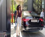 After being announced as the leading lady in Farhan Akhtar’s Don 3 opposite Ranveer Singh, Kiara Advani was spotted outside Excel office in style. The film is set to release in 2025. Check out!&#60;br/&#62;&#60;br/&#62; #kiaraadvani #don3 #roma #jungleebilli #ranveersingh #farhanakhtar #bollywood #srk #celebrity #trending #viral #ootd #semiformals #bollywoooddiva #celebupdate