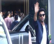 Alia Bhatt-Ranbir Kapoor spotted with daughter, then hid Raha&#39;s face from Paps. To know More About It Please Watch The full Video Till the end. &#60;br/&#62; &#60;br/&#62;#aliabhatt #ranbirkapoor #rahakapoor #aliaranbir&#60;br/&#62;~PR.262~ED.141~