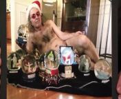Byce Dallas Howard shares some of her family&#39;s holiday traditions, including handmade snow globes, naked Christmas cards and calendars of her famous father asleep in random