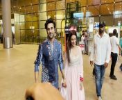 Bollywood’s Newlyweds Lovebirds Pulkit Samrat and Kriti Kharbanda were spotted making their first appearance after their wedding. The couple reached Mumbai hand-in-hand. Their photos and videos are rapidly going viral on social media and fans are showering all their love on this beautiful pair. Have a look!&#60;br/&#62;&#60;br/&#62;#pulkitsamrat #kritikharbanda #pulkitkritiwedding #viral #trending #bollywoodnews #entertainmentnews