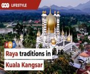 In the lead-up to Hari Raya, the uniqueness of Kuala Kangsar is reflected through its traditions and treasured memories.&#60;br/&#62;&#60;br/&#62;Story by: Sheela Vijayan&#60;br/&#62;Shot by: Afizi Ismail&#60;br/&#62;Presented by: Theevya Ragu&#60;br/&#62;Edited by: Selven Razz&#60;br/&#62;&#60;br/&#62;&#60;br/&#62;Read More: https://www.freemalaysiatoday.com/category/leisure/2024/04/10/festive-memories-and-traditions-in-kuala-kangsar/&#60;br/&#62;&#60;br/&#62;Free Malaysia Today is an independent, bi-lingual news portal with a focus on Malaysian current affairs.&#60;br/&#62;&#60;br/&#62;Subscribe to our channel - http://bit.ly/2Qo08ry&#60;br/&#62;------------------------------------------------------------------------------------------------------------------------------------------------------&#60;br/&#62;Check us out at https://www.freemalaysiatoday.com&#60;br/&#62;Follow FMT on Facebook: https://bit.ly/49JJoo5&#60;br/&#62;Follow FMT on Dailymotion: https://bit.ly/2WGITHM&#60;br/&#62;Follow FMT on X: https://bit.ly/48zARSW &#60;br/&#62;Follow FMT on Instagram: https://bit.ly/48Cq76h&#60;br/&#62;Follow FMT on TikTok : https://bit.ly/3uKuQFp&#60;br/&#62;Follow FMT Berita on TikTok: https://bit.ly/48vpnQG &#60;br/&#62;Follow FMT Telegram - https://bit.ly/42VyzMX&#60;br/&#62;Follow FMT LinkedIn - https://bit.ly/42YytEb&#60;br/&#62;Follow FMT Lifestyle on Instagram: https://bit.ly/42WrsUj&#60;br/&#62;Follow FMT on WhatsApp: https://bit.ly/49GMbxW &#60;br/&#62;------------------------------------------------------------------------------------------------------------------------------------------------------&#60;br/&#62;Download FMT News App:&#60;br/&#62;Google Play – http://bit.ly/2YSuV46&#60;br/&#62;App Store – https://apple.co/2HNH7gZ&#60;br/&#62;Huawei AppGallery - https://bit.ly/2D2OpNP&#60;br/&#62;&#60;br/&#62;#FMTLifestyle #FMTBeraya #KualaKangsar #Panjut #RendangTokYeop #Traditions