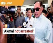 The prime minister also reminds the public against exploiting the ‘Allah’ socks controversy to instigate others.&#60;br/&#62;&#60;br/&#62;Read More: &#60;br/&#62;https://www.freemalaysiatoday.com/category/nation/2024/04/05/akmal-not-arrested-only-called-in-says-anwar/&#60;br/&#62;&#60;br/&#62;Laporan Lanjut: &#60;br/&#62;https://www.freemalaysiatoday.com/category/bahasa/tempatan/2024/04/05/akmal-tak-ditangkap-hanya-dipanggil-siasat-kata-anwar/&#60;br/&#62;&#60;br/&#62;&#60;br/&#62;Free Malaysia Today is an independent, bi-lingual news portal with a focus on Malaysian current affairs.&#60;br/&#62;&#60;br/&#62;Subscribe to our channel - http://bit.ly/2Qo08ry&#60;br/&#62;------------------------------------------------------------------------------------------------------------------------------------------------------&#60;br/&#62;Check us out at https://www.freemalaysiatoday.com&#60;br/&#62;Follow FMT on Facebook: https://bit.ly/49JJoo5&#60;br/&#62;Follow FMT on Dailymotion: https://bit.ly/2WGITHM&#60;br/&#62;Follow FMT on X: https://bit.ly/48zARSW &#60;br/&#62;Follow FMT on Instagram: https://bit.ly/48Cq76h&#60;br/&#62;Follow FMT on TikTok : https://bit.ly/3uKuQFp&#60;br/&#62;Follow FMT Berita on TikTok: https://bit.ly/48vpnQG &#60;br/&#62;Follow FMT Telegram - https://bit.ly/42VyzMX&#60;br/&#62;Follow FMT LinkedIn - https://bit.ly/42YytEb&#60;br/&#62;Follow FMT Lifestyle on Instagram: https://bit.ly/42WrsUj&#60;br/&#62;Follow FMT on WhatsApp: https://bit.ly/49GMbxW &#60;br/&#62;------------------------------------------------------------------------------------------------------------------------------------------------------&#60;br/&#62;Download FMT News App:&#60;br/&#62;Google Play – http://bit.ly/2YSuV46&#60;br/&#62;App Store – https://apple.co/2HNH7gZ&#60;br/&#62;Huawei AppGallery - https://bit.ly/2D2OpNP&#60;br/&#62;&#60;br/&#62;#FMTNews #DrAkmalSaleh #NotArrested #KotaKinabalu #Police #Headquarters