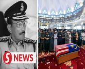 Former Inspector-General of Police (IGP) Tun Mohammed Hanif Omar was laid to rest at the Bukit Kiara Muslim Cemetery in Kuala Lumpur at 3.15 pm Saturday (April 20).&#60;br/&#62;&#60;br/&#62;Read more at https://tinyurl.com/46mvtumf&#60;br/&#62;&#60;br/&#62;WATCH MORE: https://thestartv.com/c/news&#60;br/&#62;SUBSCRIBE: https://cutt.ly/TheStar&#60;br/&#62;LIKE: https://fb.com/TheStarOnline